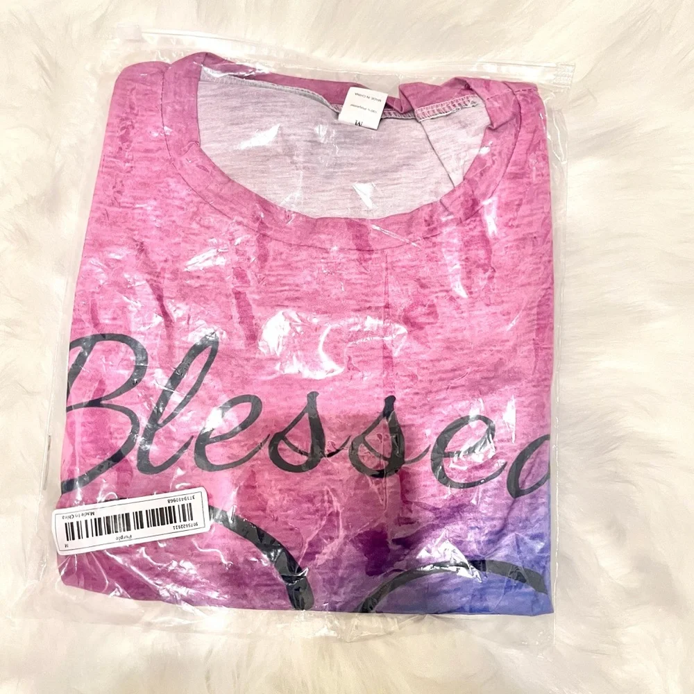Blessed • Heart Print Gradient T-Shirt - Picture 2 of 7